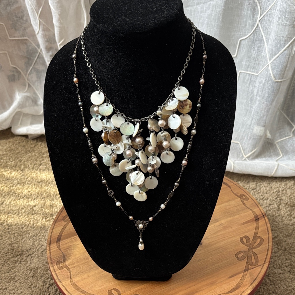 Necklace Bundle 1 Cookie Lee Shell Necklace 1 Multi Colored Pearl Necklace 15$